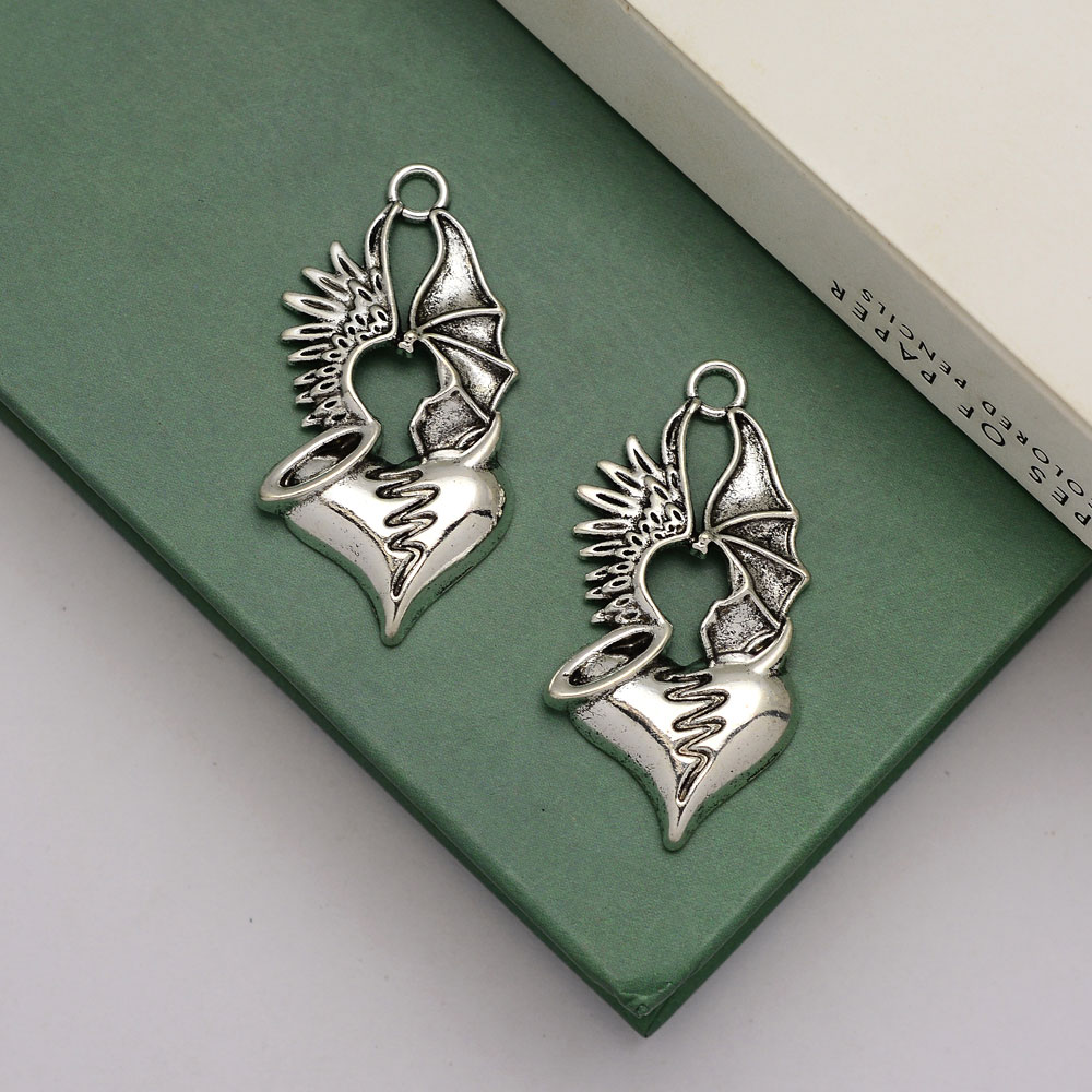 Vintage Fashion Finds - 5 ピース/ロット--46x23mm アンティークシルバーメッキハート翼のあるゴスチャームペンダント DIY ジュエリー作成用アクセサリー