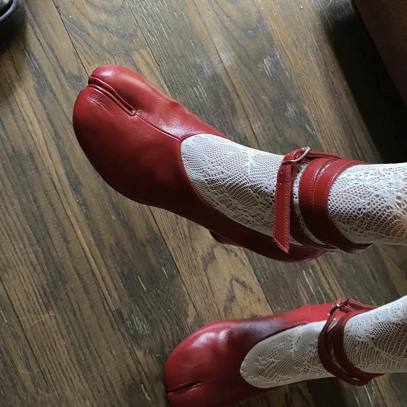 Vintage Fashion And Design - 2026 ヴィンテージ春のファッションスプリットトゥ女性パンプスチャンキーラウンドストラップバックルハイヒールレッドレザーブランドデザイン靴女性