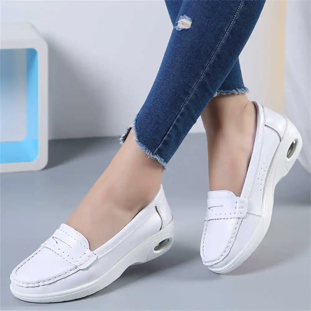 男性と女性のための厚いソールを備えた白いスライポントレーナー - Vintage Fashion Collecting And Wearing Designer Classics のレビューと価格