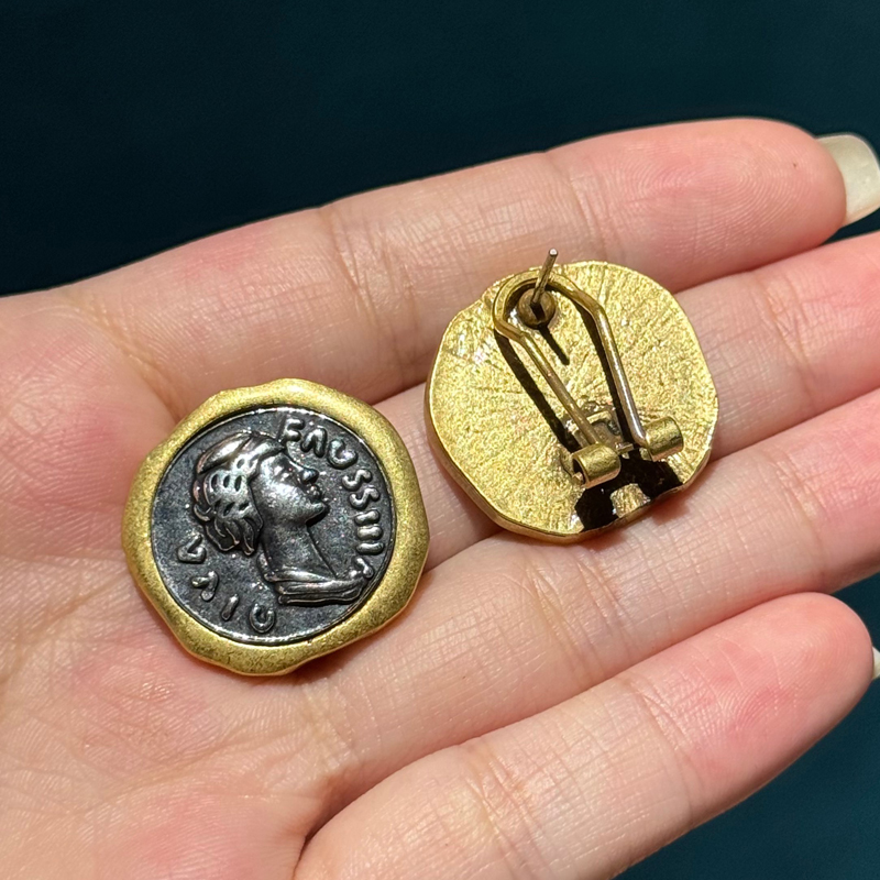 ヴィンテージビューティーコインオールドマネースタッドイヤリン - Vintage Fashion Old Money のレビューと価格