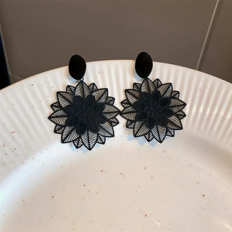 レトロファッション黒中空レースフラワードロップダングルイヤリ - Vintage Fashion Korea のレビューと価格