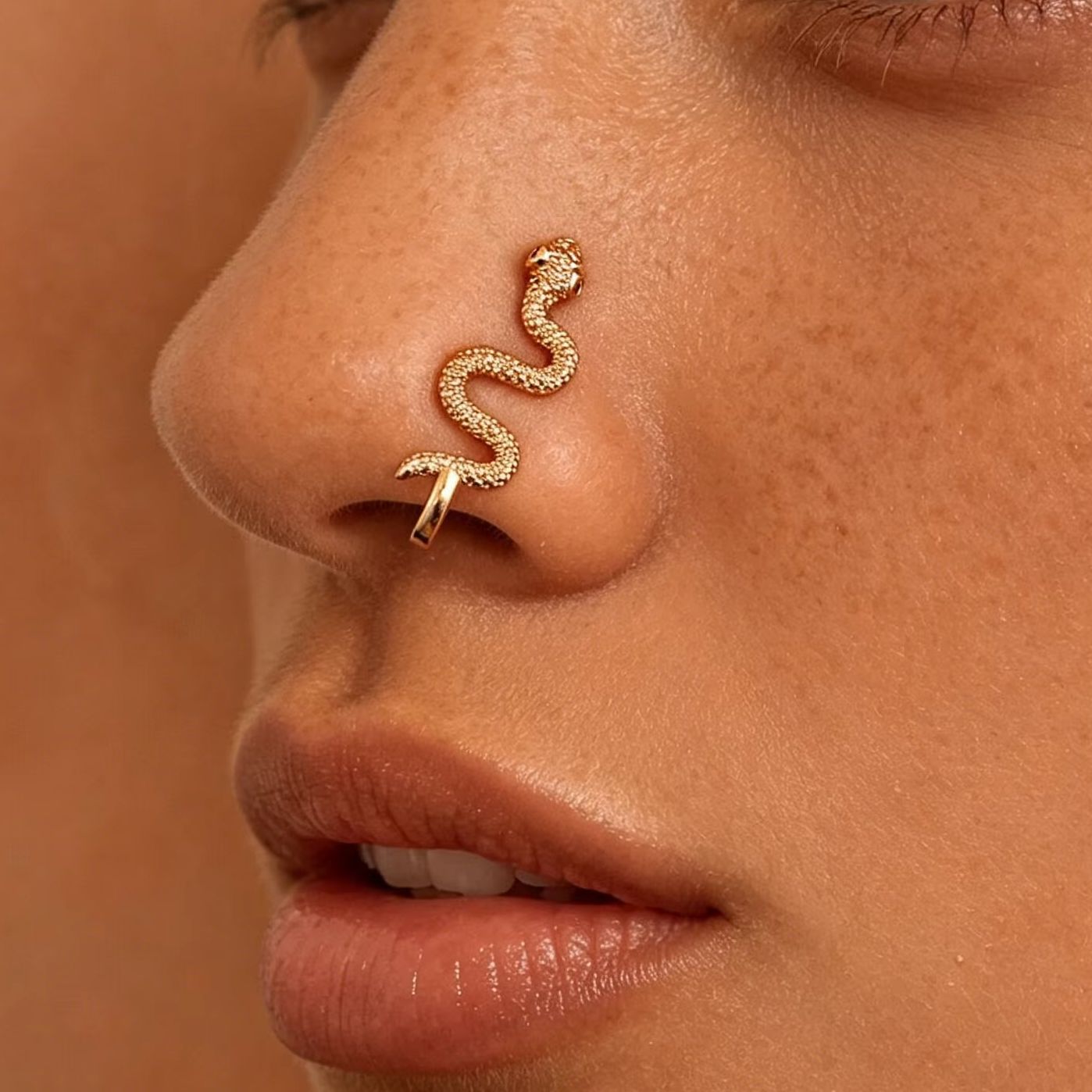 ゴールドテクスチャスネークシェイプノーズカフノンピアスセプタ - Vintage Fashion Rings のレビューと価格